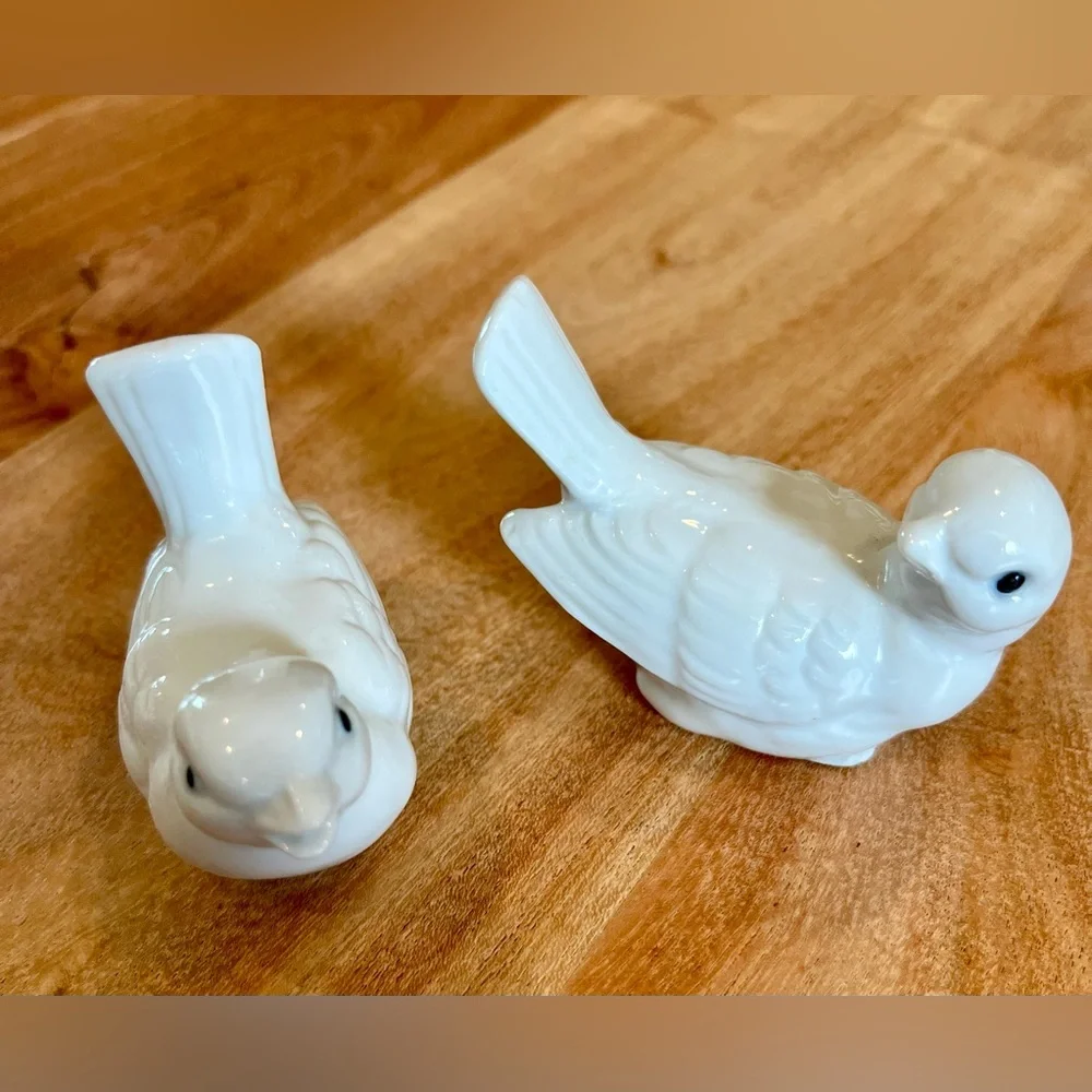 Vintage Japanese Porcelain Bird Figurine Pair - Picture 3 of 3